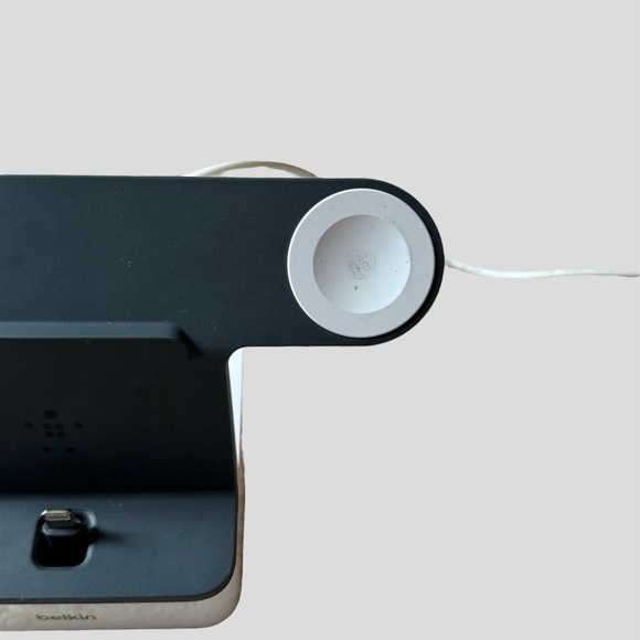 belkin 2-in-1 iPhone and Apple Watch Charger - Picture 2 of 8